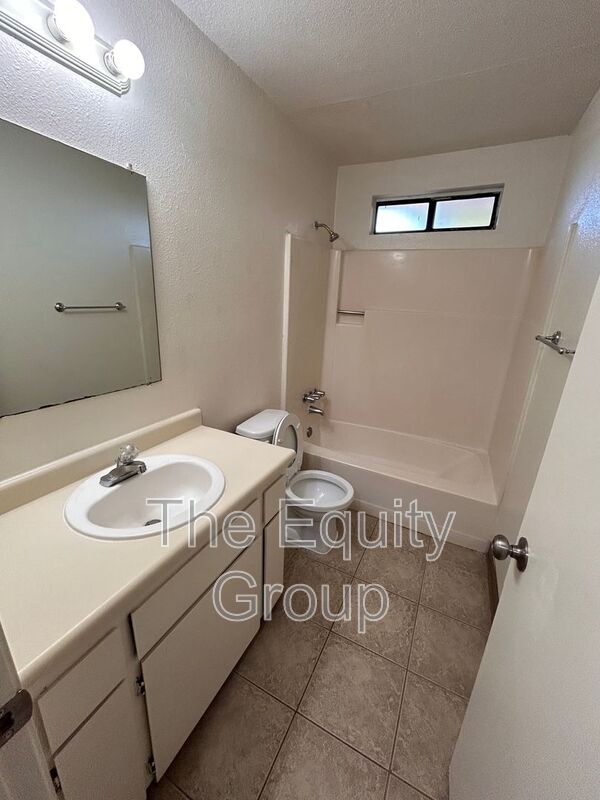 Building Photo - 10736 Railroad Ave
