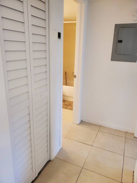 hall - 3147 29th Ave N