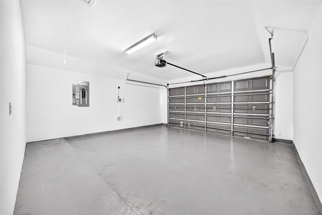 Building Photo - 16131 Sommerall Creek Ln