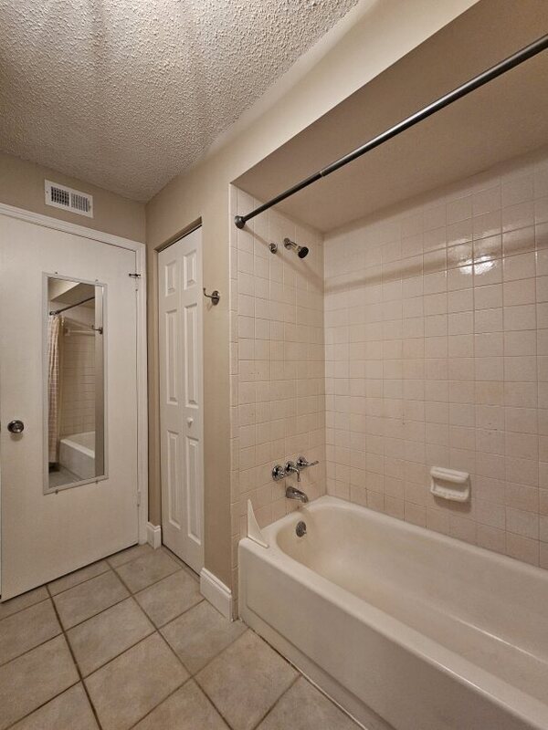 Building Photo - 4595 Chancellor St NE