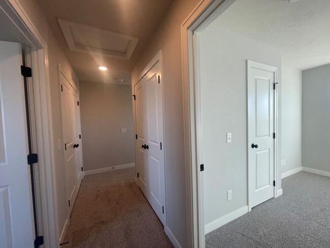 Building Photo - Townhome For Rent Papillion