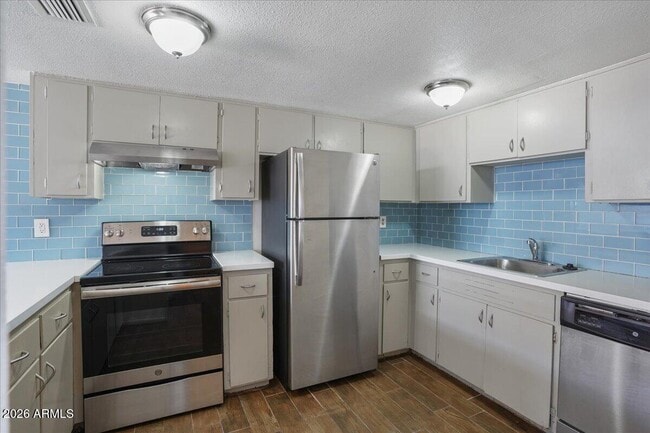 Building Photo - 6528 N 17th Ave