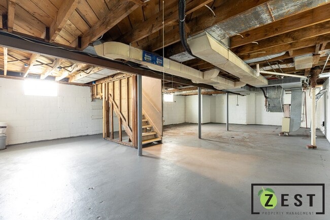 Building Photo - 18000 Birwood St