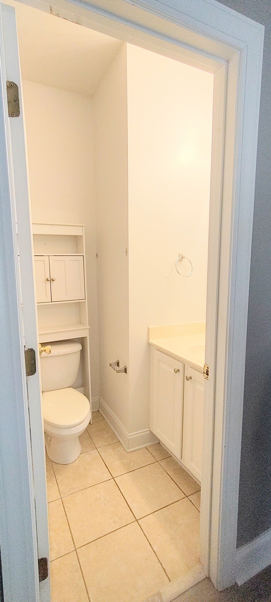 Bedroom 1 en-suite bath - 2041 Silvercrest Drive