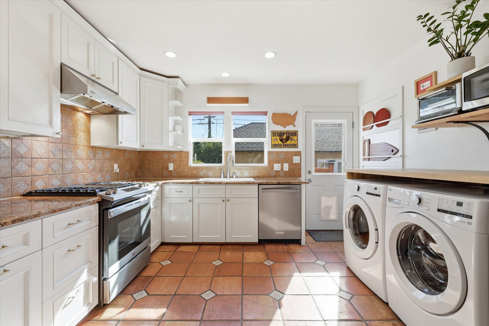 Building Photo - 4312 W 59th St