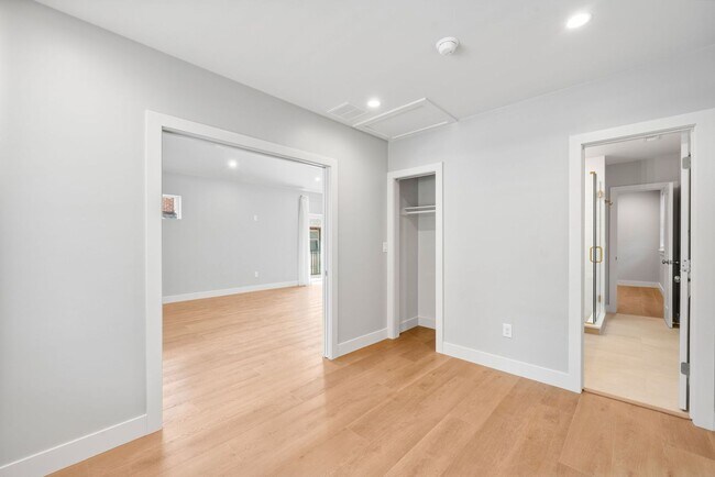 Building Photo - Remodeled 4BD, 3.5BA Home in South Park Hill with 2-Car Garage