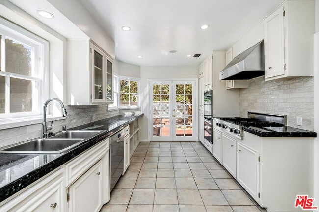 Building Photo - 4649 Sancola Ave