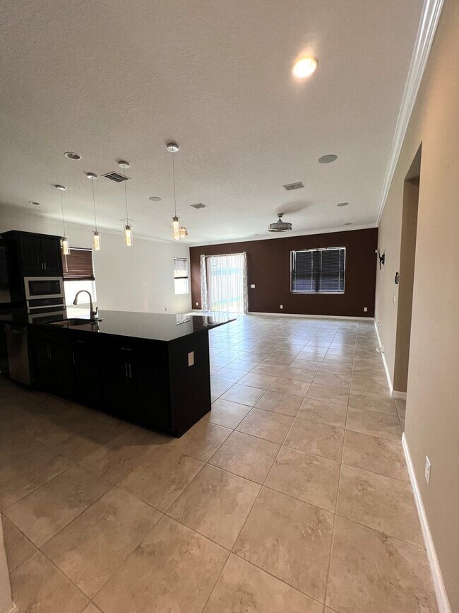 Building Photo - Spacious 3-Bed/2-Bath Rental in Sola Vista – Modern Comfort Meets Florida Living!