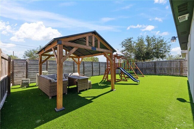 Building Photo - 921 Casa Blanca Dr
