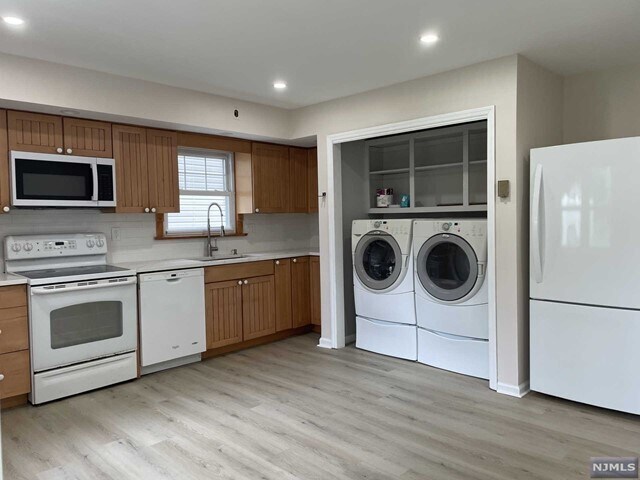 Building Photo - 411 Elm St