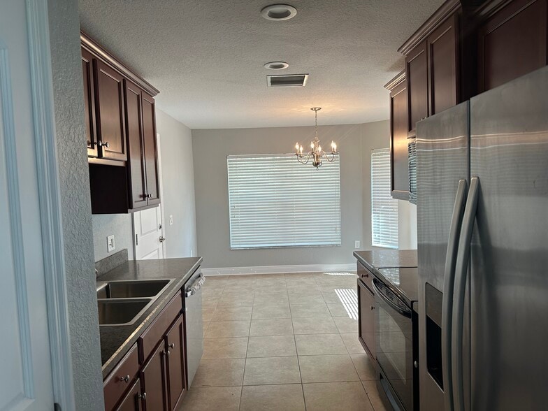 Eat in kitchen - 10727 Standing Stone Dr