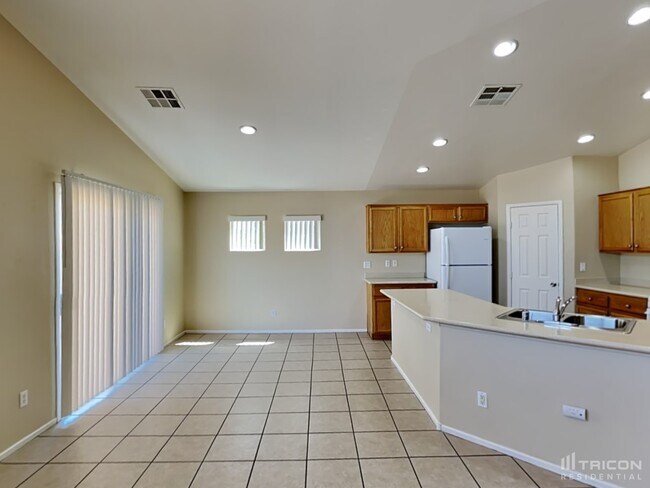 Building Photo - 2132 Meadow Green Ave