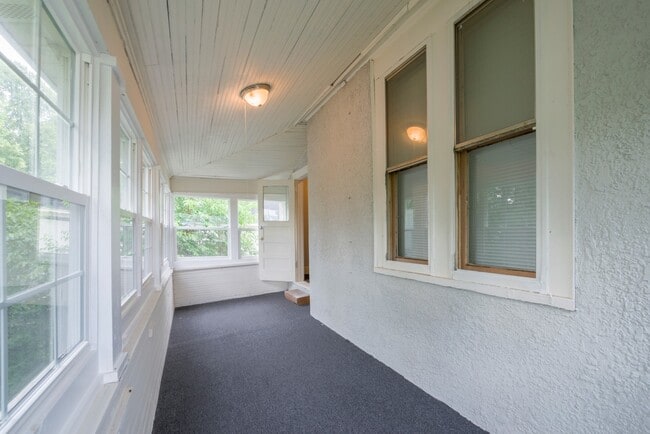 Building Photo - 2418 3rd St NE