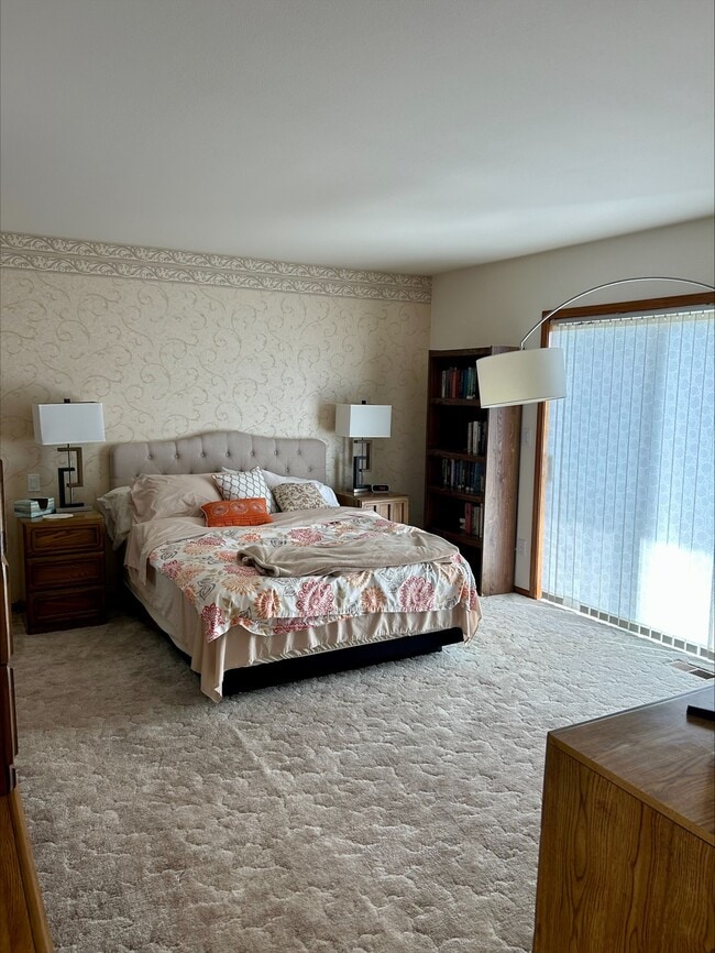 Building Photo - 4739 S Golf Course Dr