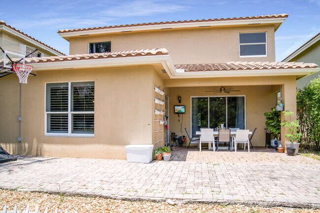 Building Photo - 2877 SW Venice Ct