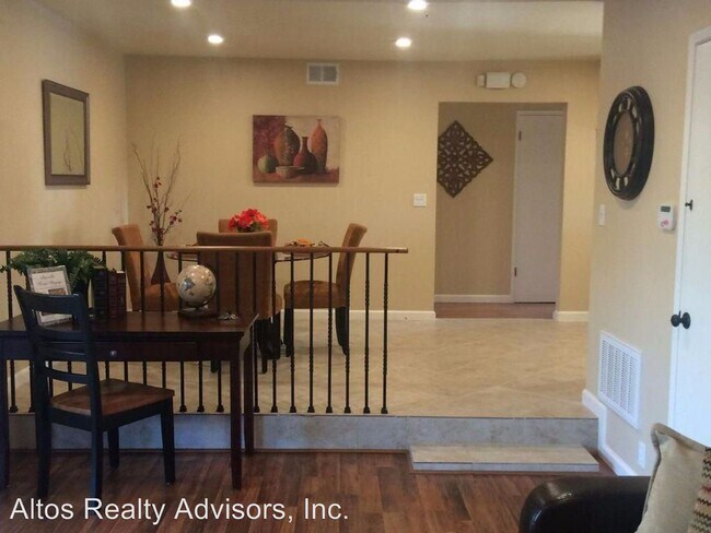 Building Photo - 238 S Park Victoria Dr