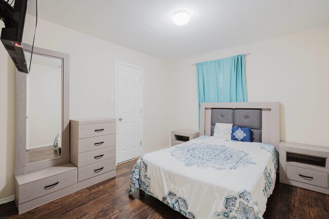 Building Photo - 13126 Ent Loop