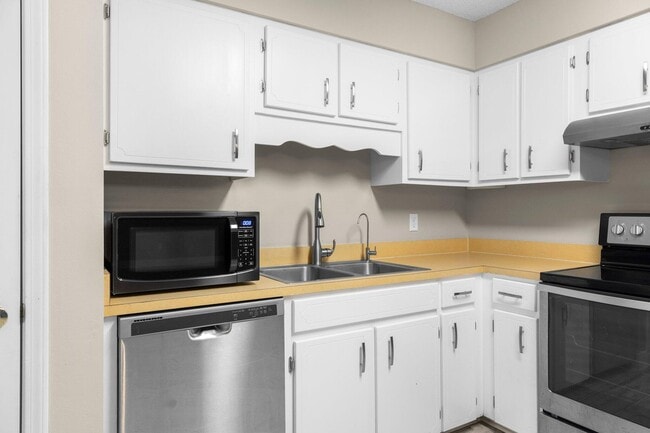 Building Photo - 3030 Blue Pine Ln