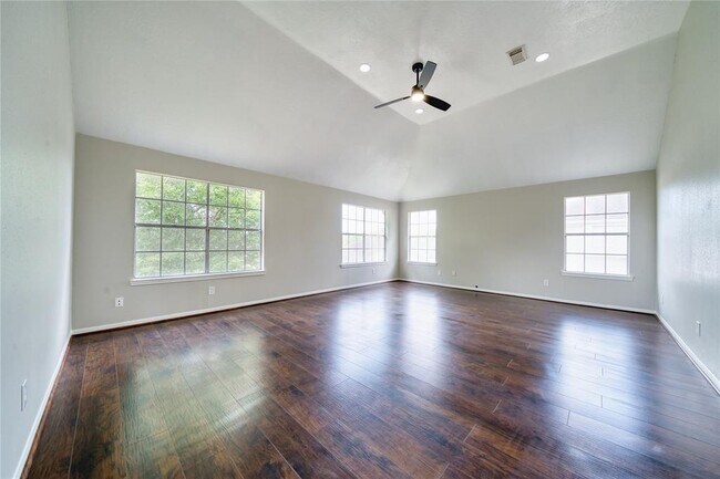 Building Photo - 619 Green Belt Dr