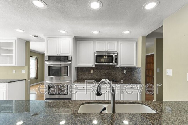 Building Photo - 1244 Royal Oaks Dr