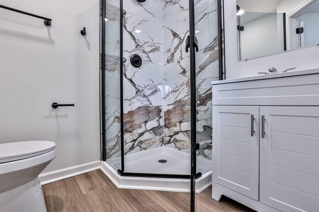 Building Photo - 252 Linden Ave