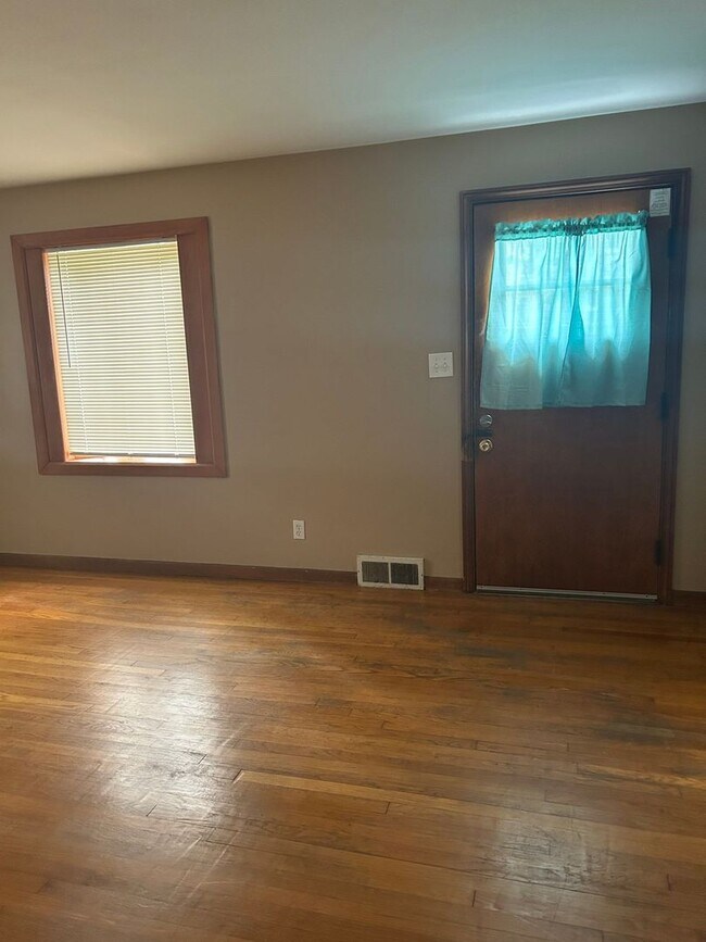 Building Photo - 1 bed 1 bath, 844 square foot home located in West Lafayette