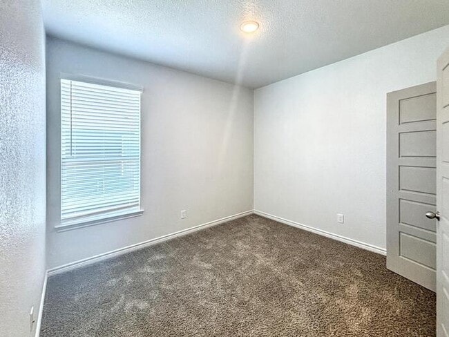 Building Photo - 725 Freedom Cir