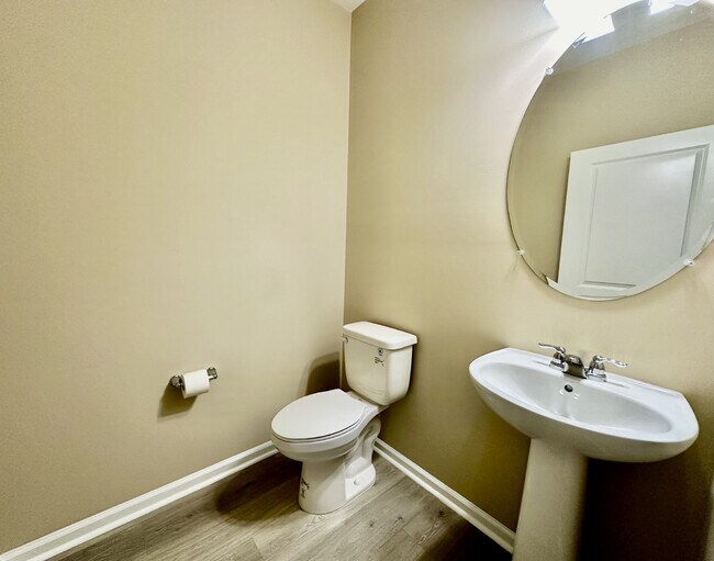 Building Photo - Gorgeous Home with a Private Pool Ready to...