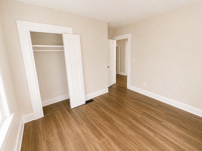 Building Photo - 427 S Richardson Ave
