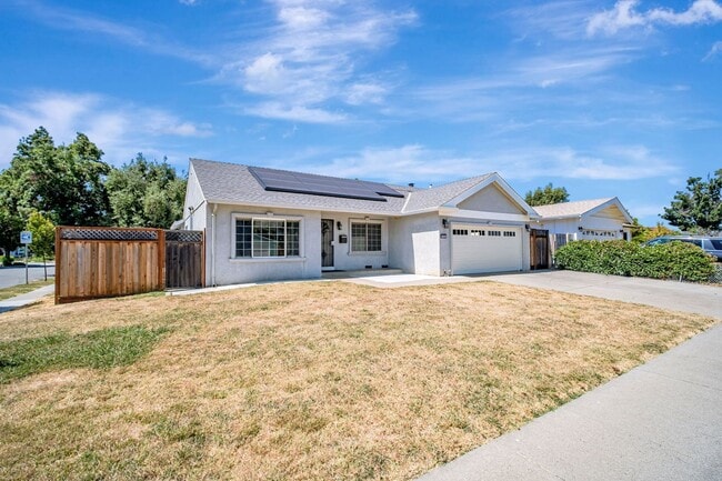 Building Photo - Charming 3BR/2BA Single Family Home for re...