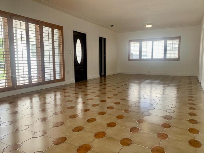 Building Photo - 1001 Surfside Blvd