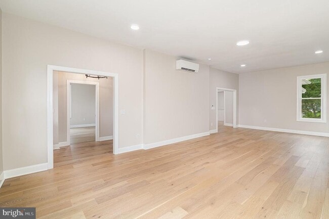 Building Photo - 4910 Earl Dr