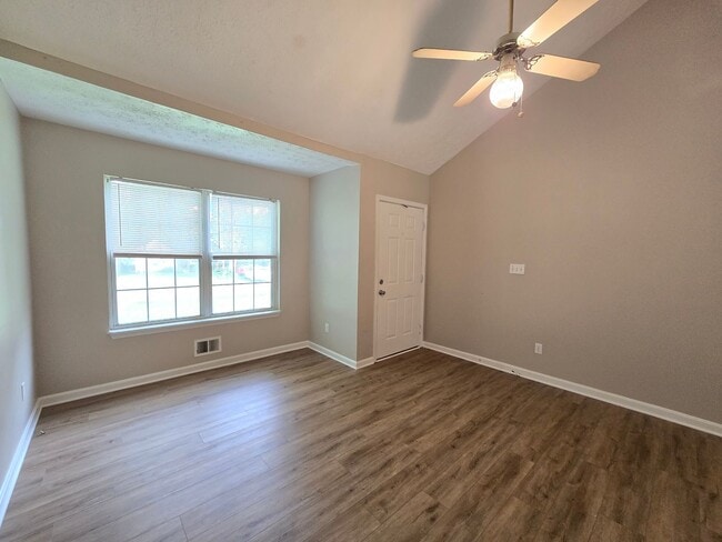 Building Photo - FOR RENT! Jeffersontown! 3 Bedrooms, 2 Full Bathrooms. $1,599/month. NEWer Paint, NEWer Hardwood ...