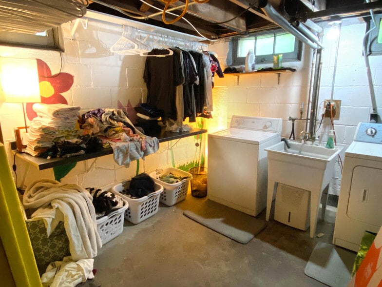 In-building laundry - 3811 N Morris Blvd
