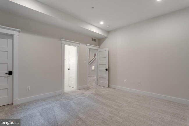 Building Photo - 5615 McLean Dr