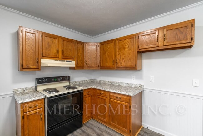 Building Photo - 3812 Root Ave NE