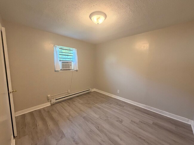 Building Photo - 812 Douglas Dr
