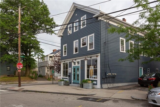 Primary Photo - 186 Carpenter St