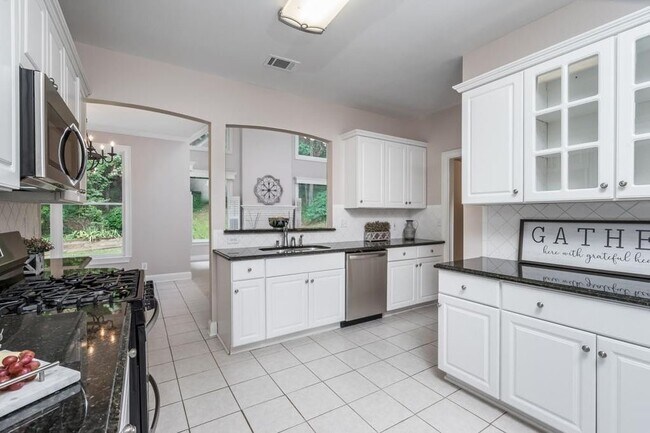 Building Photo - 802 Satinwood Pl