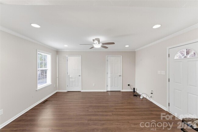 Building Photo - 4000 Fieldcrest Rd