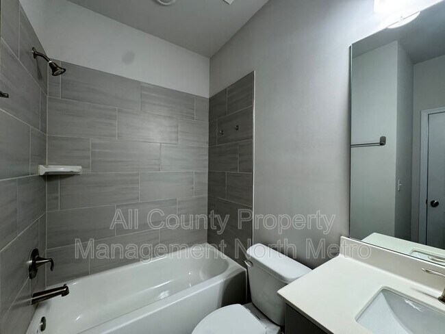 Building Photo - 7870 Tiberon Pkwy