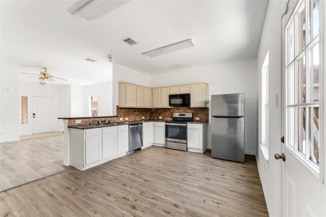 Building Photo - 7415 Kransburg Ranch Dr