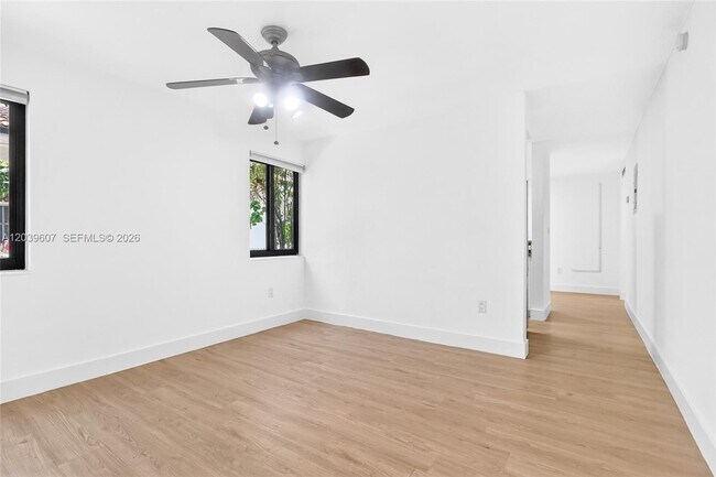 Building Photo - 3522 SW 25th St