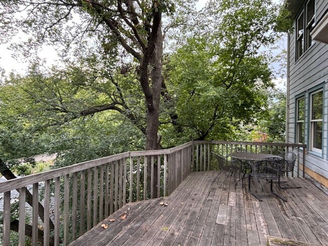 Building Photo - Spacious 4 BR/4 BA Single-Family Home in a...