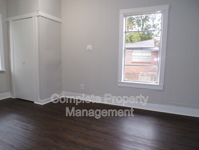 Building Photo - 521 62nd St