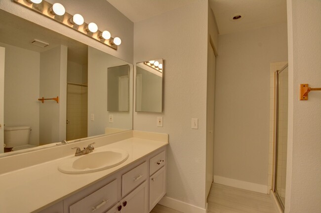 Building Photo - SUNSET BAY CONDO Two bed/ Two bath condo l...