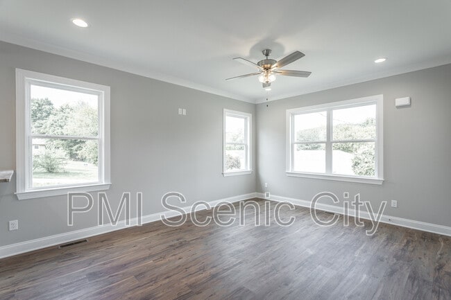 Building Photo - 2631 Rogers Dr SE