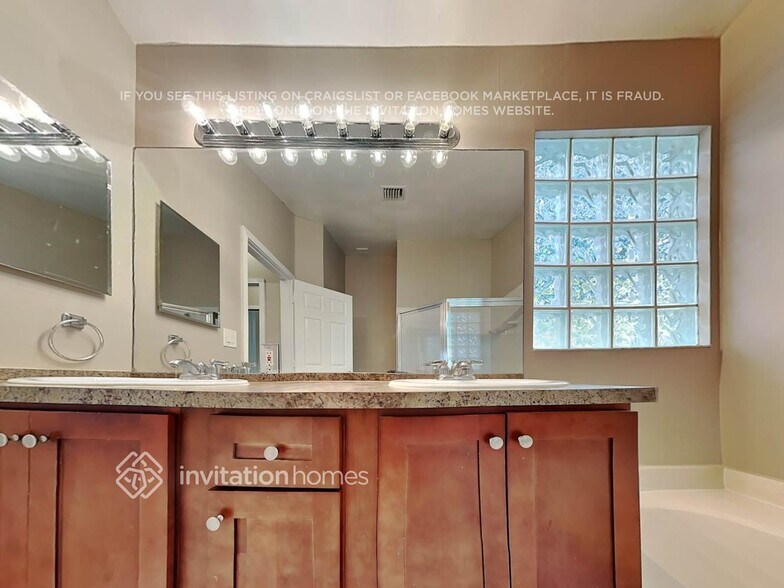 Building Photo - 1401 Banyan Cir
