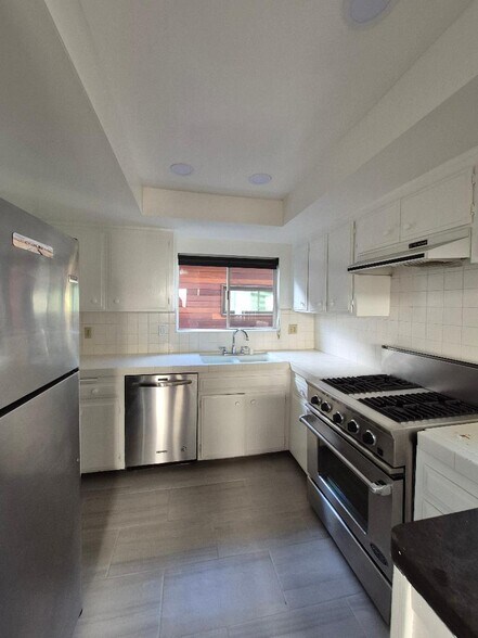 Building Photo - 224 35th St