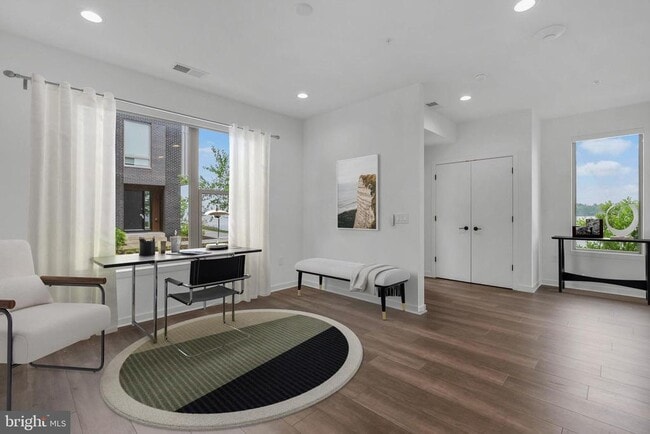 Building Photo - 3212 Evergreen Walk
